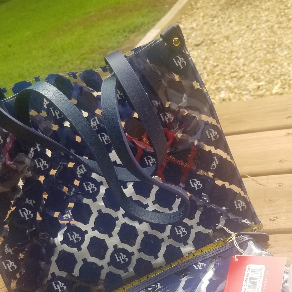 Dooney&Bourke tote light weight + D&B toiletry bag
